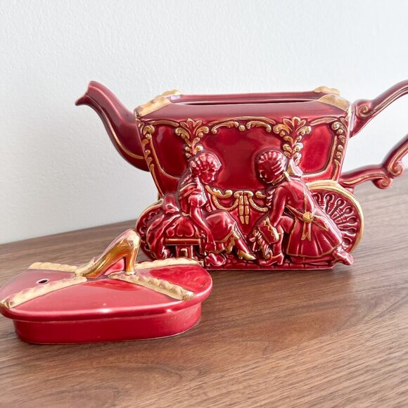 Cinderella Carriage Teapot with Gold Gilding, Ellgreave Pottery Co, 1941-1952 - Picture 9 of 10